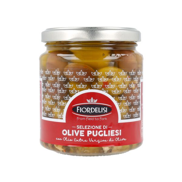 selezione di olive pugliesi con olio extra vergine di oliva